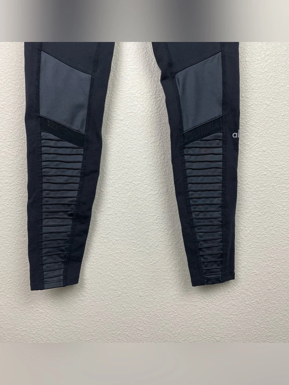 Alo Yoga Women's Small Black Moto Panel Leggings Mid Rise Athletic Casual Gym